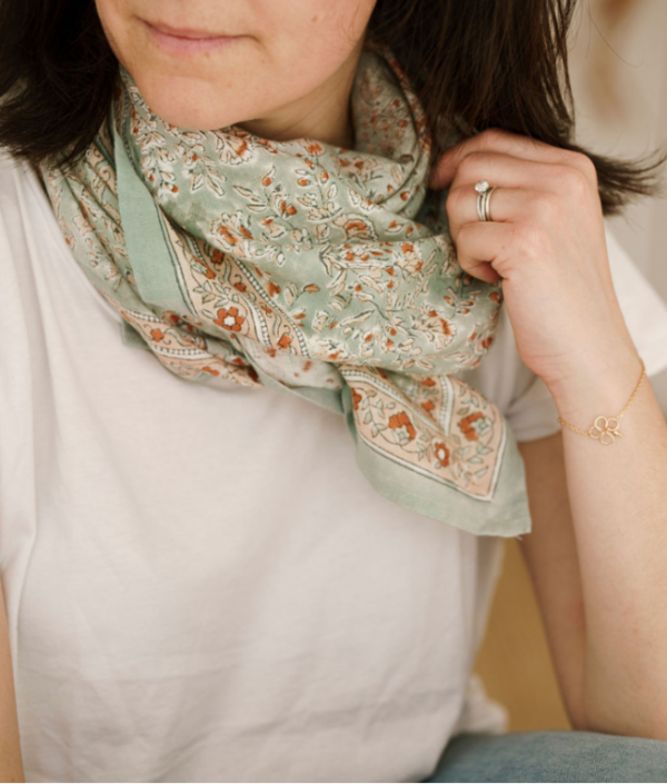 Foulard fleuri vert – Image 3