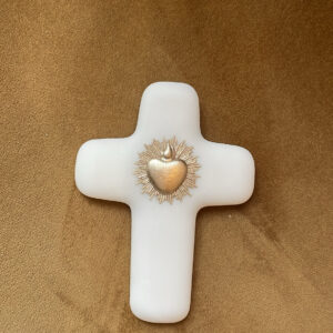 Croix en argile blanc ex-voto doré
