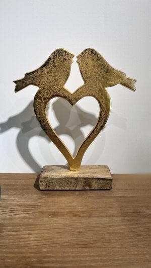 Coeur avec ensemble d’oiseau sur pied en bois or