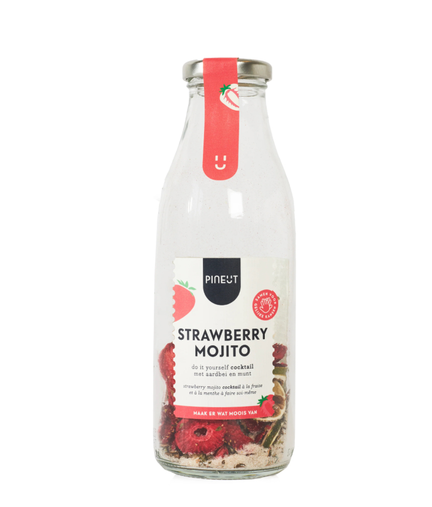 Préparation cocktail mojito fraise