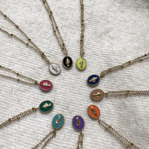 Collier vierge colorés