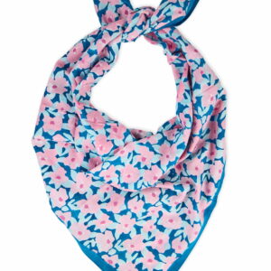 Foulard bleu et fleurs roses - Bindi Atelier