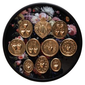 Cadre fleuri avec médaillons ex voto doré